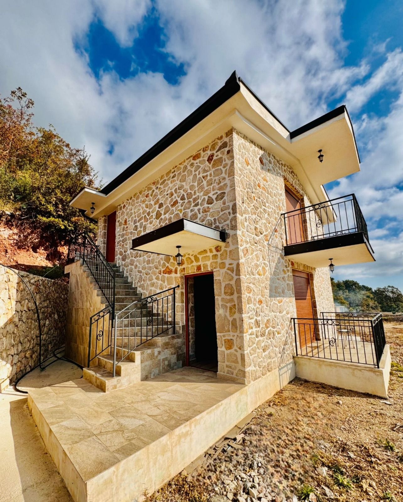 Дом / Коттедж, Черногория, О. Бар, Добра вода, 270 000 € фото 1