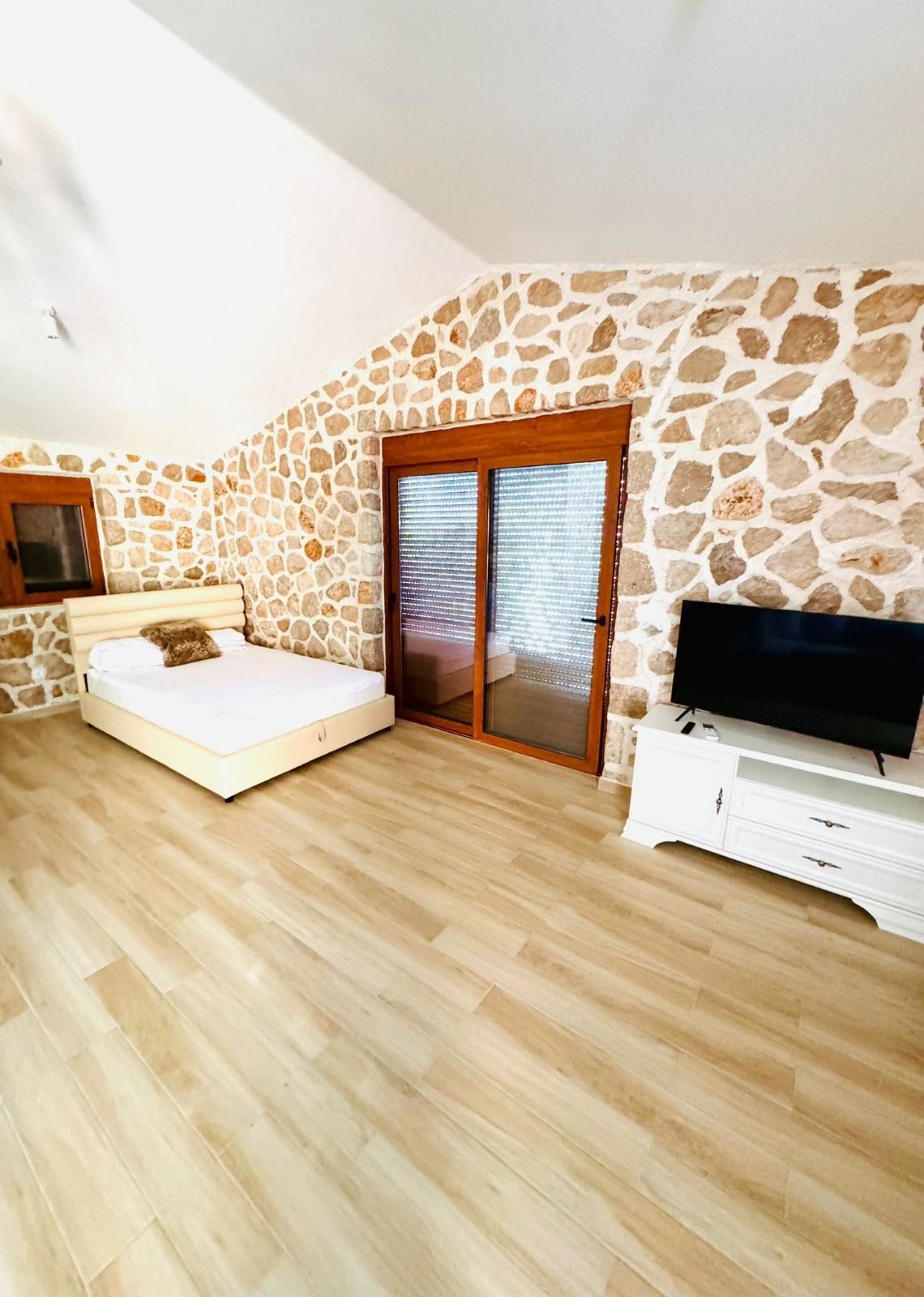 Дом / Коттедж, Черногория, О. Бар, Добра вода, 270 000 € фото 12