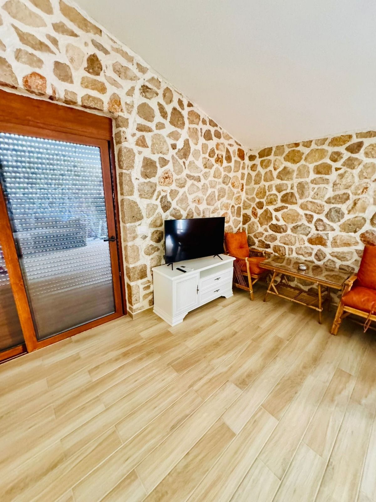 Дом / Коттедж, Черногория, О. Бар, Добра вода, 270 000 € фото 4