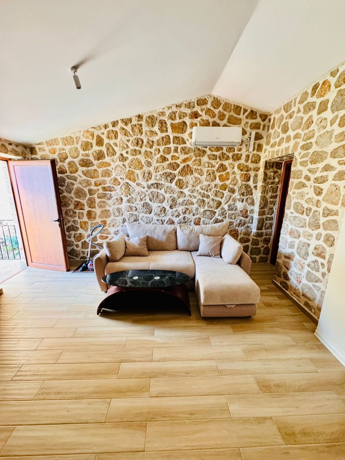 Дом / Коттедж, Черногория, О. Бар, Добра вода, 270 000 € фото 7