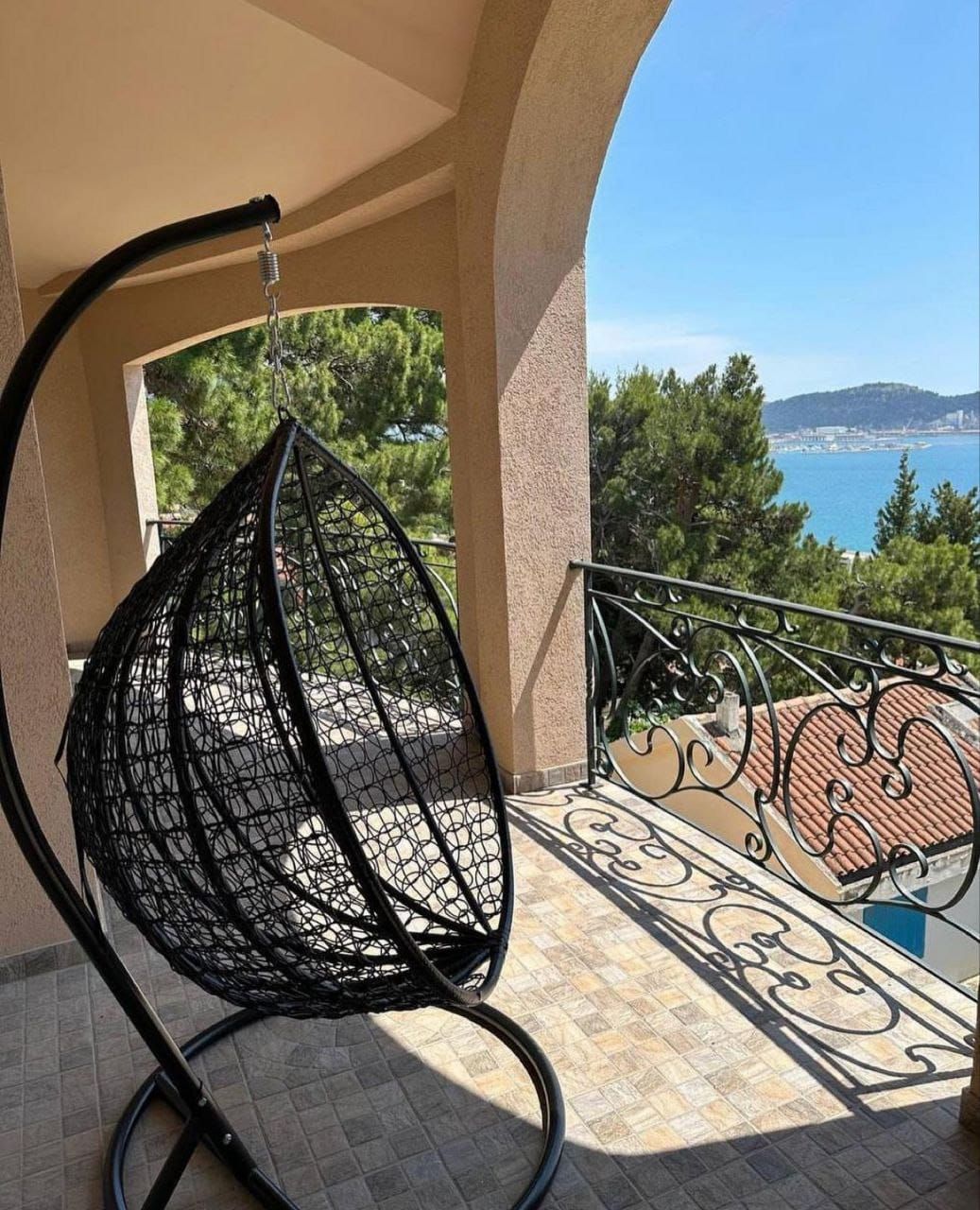 Дом / Вилла, Черногория, О. Бар, Бар, 650 000 € фото 1