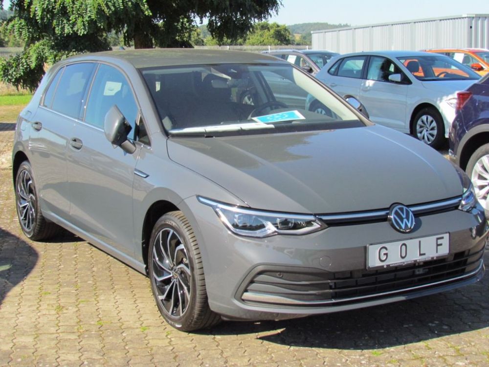 Volkswagen Golf VIII Style Plus от владельца в Валенсии - 32980€ - Ref: 7798 фото 1