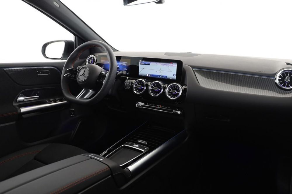 Mercedes-Benz B 180 AMG Pano от владельца в Барселоне - 38750€ - Ref: 7851 фото 1