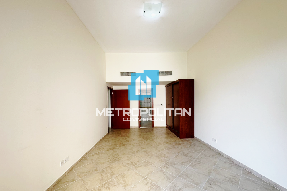 Der größere Grundriss mit zusätzlichem Zimmer und 2 Balkonen in Dubai - 120000Dh - Ref: 8173 foto 7