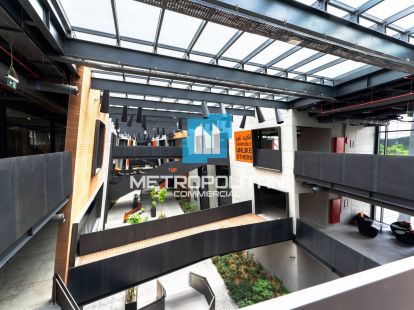 Изысканный многоэтажный ресторан с кухней (ID:8233)