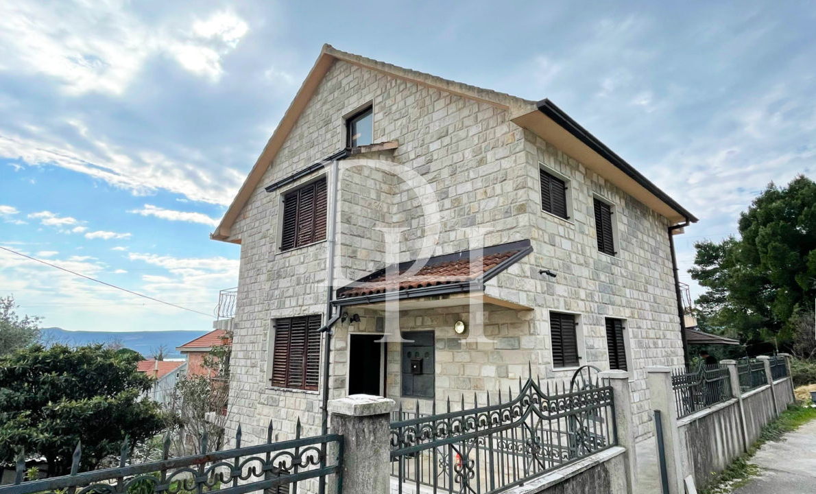 House / Cottage, Montenegro, Tivat C., Tivat, 400 000 € photo 1