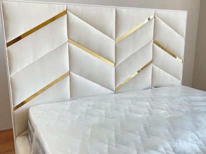 Beds with brass elements in the decor (ID:8839)