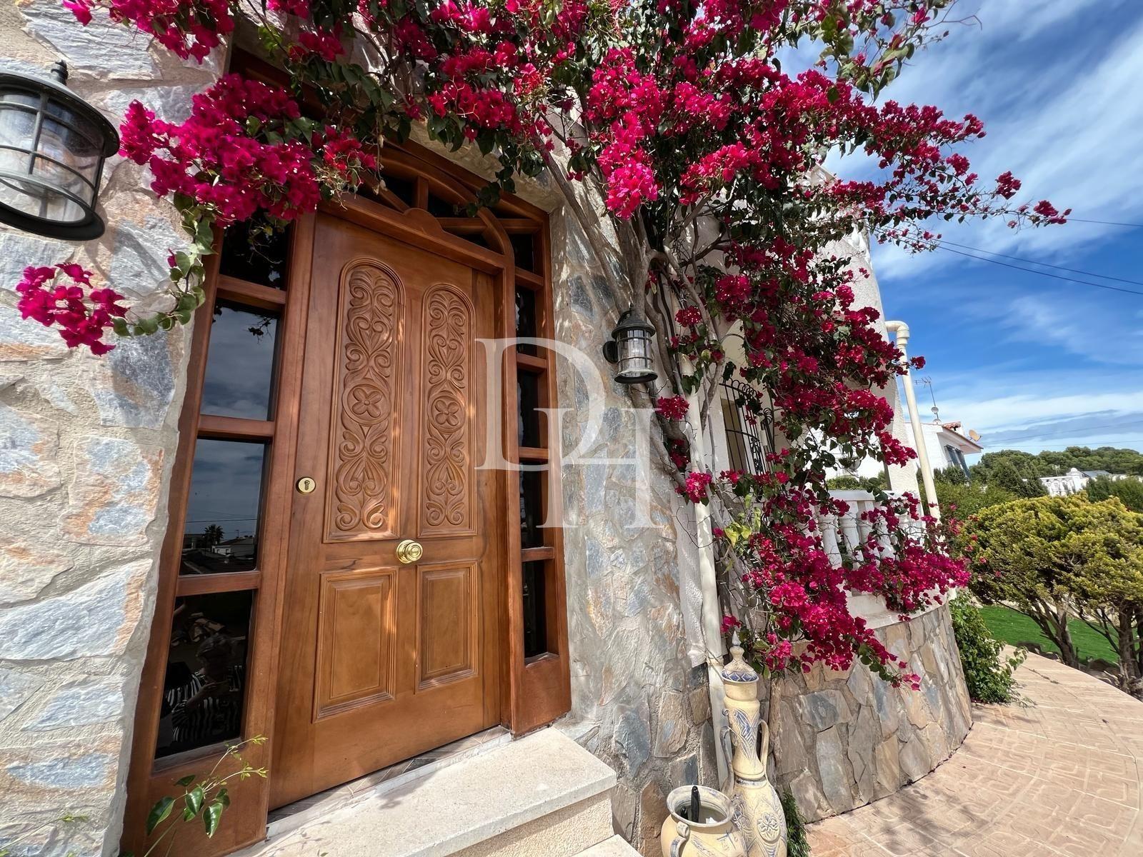 Дом / Вилла, Испания, регион Валенсия, Торревьеха, 465 000 € фото 1