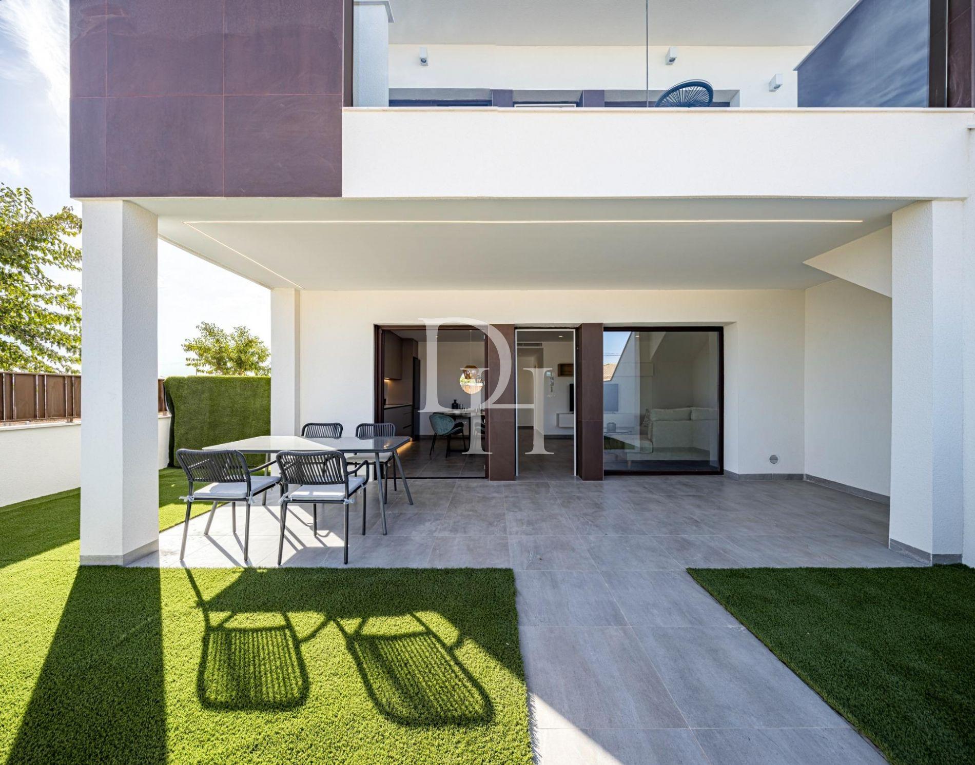 Дом / Таунхаус, Испания, регион Валенсия, Торревьеха, 244 900 € фото 2