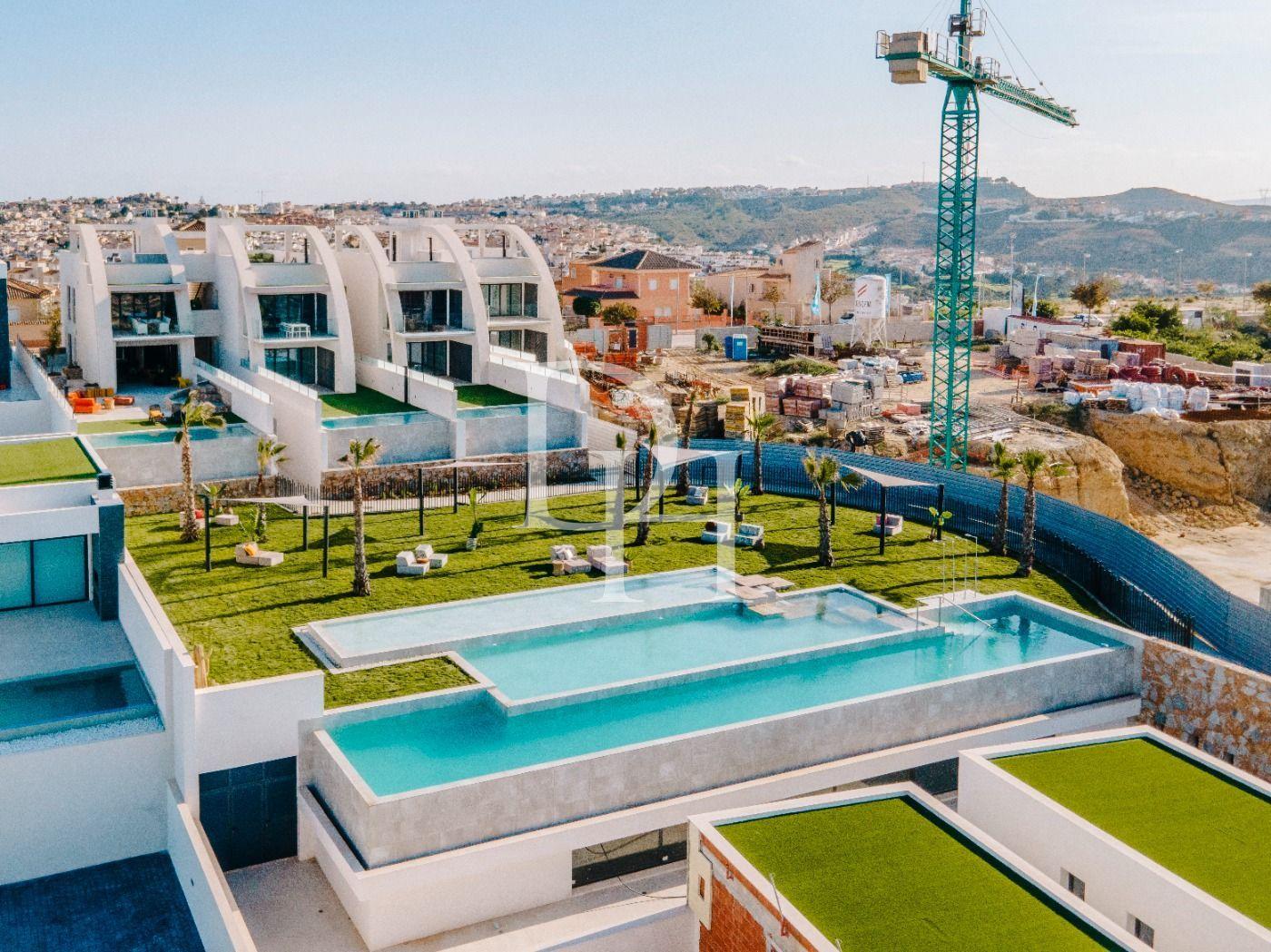 Дом / Таунхаус, Испания, регион Валенсия, Торревьеха, 599 000 € фото 1