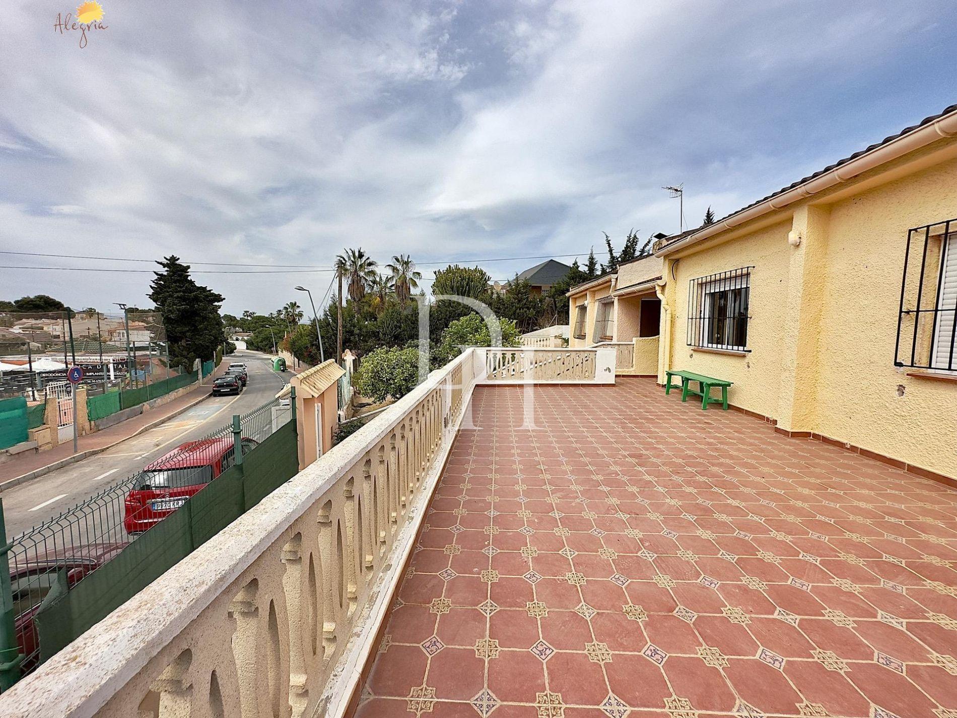 Дом / Вилла, Испания, регион Валенсия, Торревьеха, 239 900 € фото 2