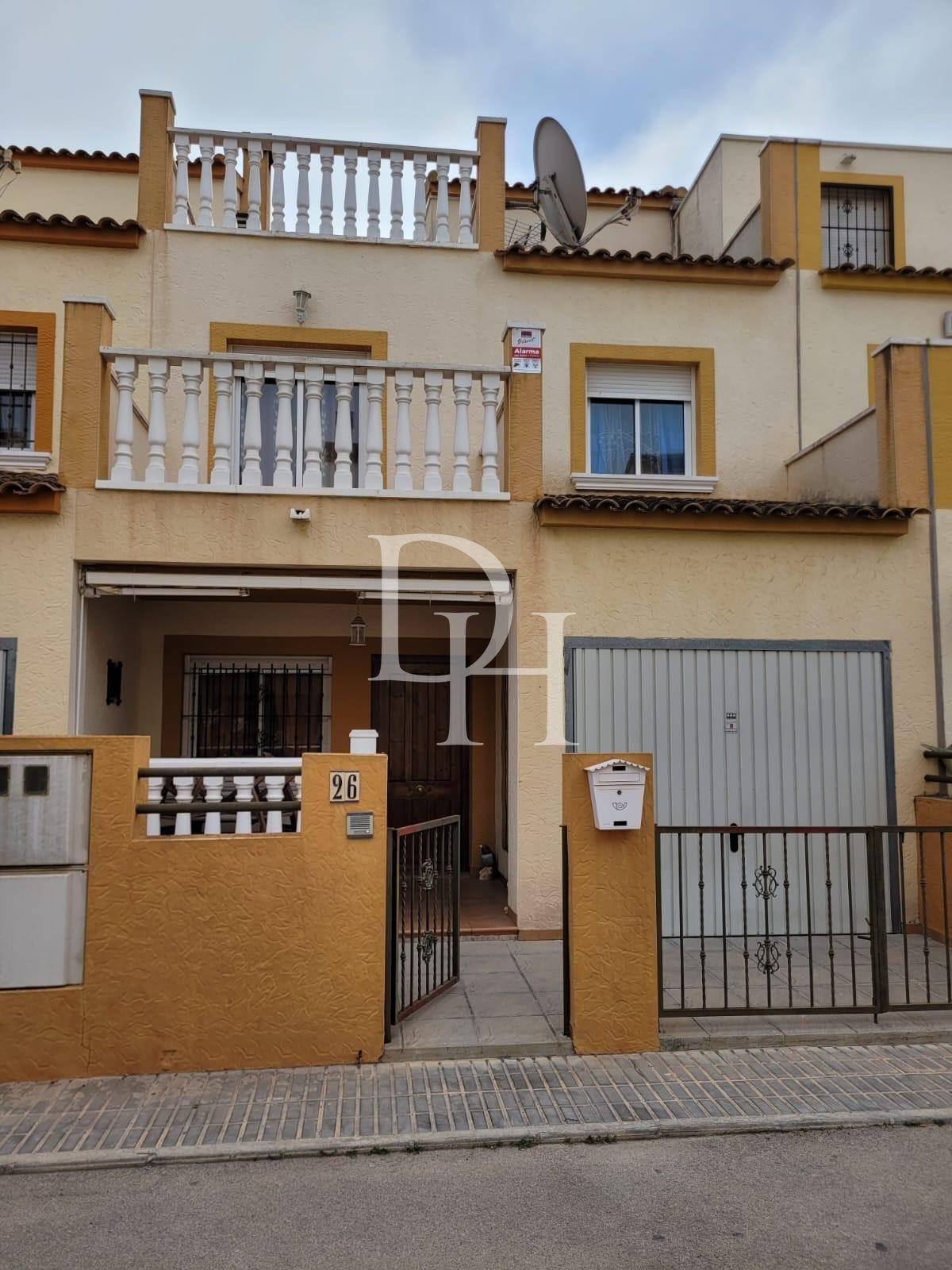 Дом / Таунхаус, Испания, регион Валенсия, Торревьеха, 126 900 € фото 1