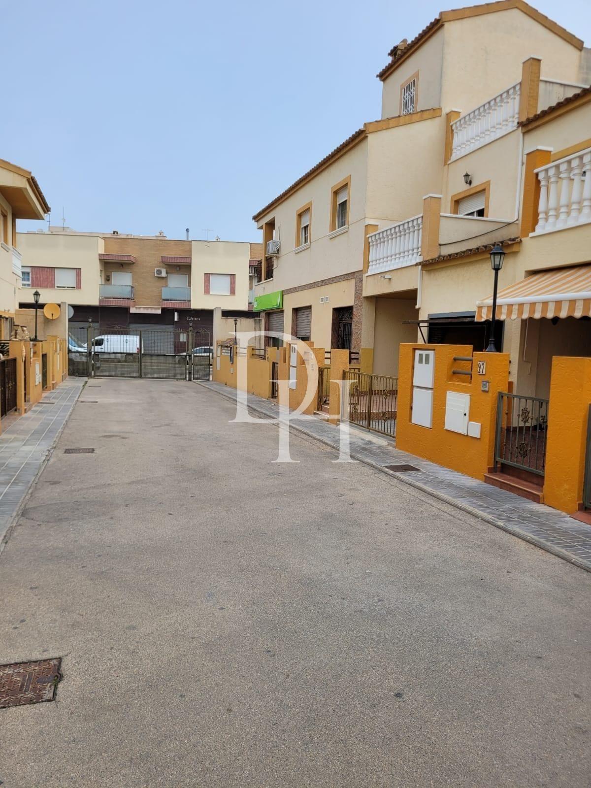 Дом / Таунхаус, Испания, регион Валенсия, Торревьеха, 126 900 € фото 3