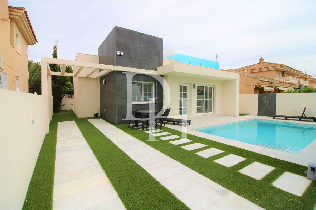 Дом / Таунхаус, Испания, регион Валенсия, Торревьеха, 349 900 € фото 1