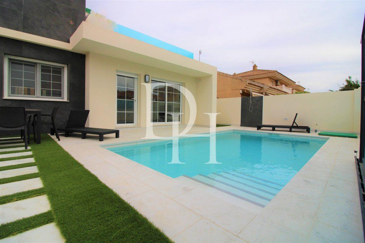 Дом / Таунхаус, Испания, регион Валенсия, Торревьеха, 349 900 € фото 2