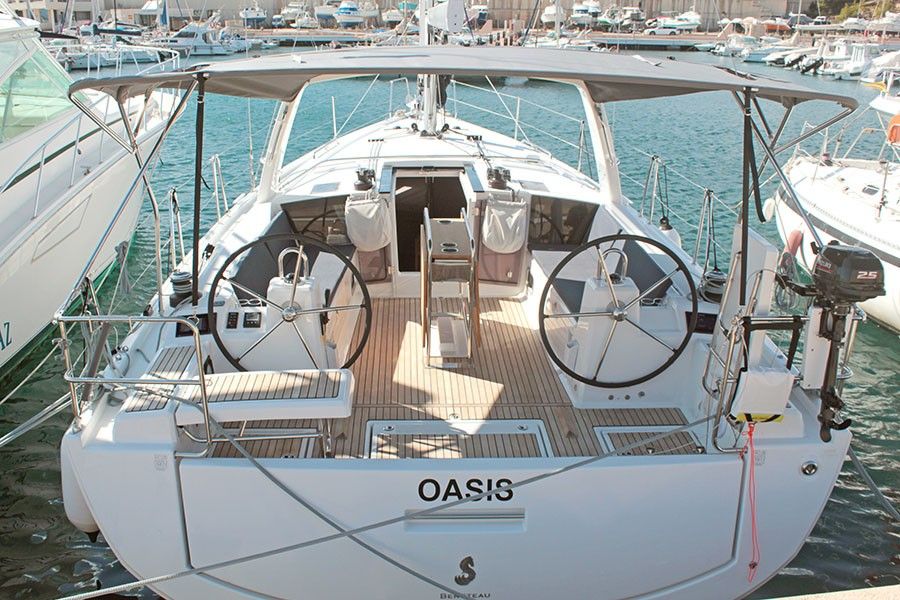 Аренда яхты - Beneteau Oceanis 41.1 на Майорке - 750€ - Ref: 9707 фото 2