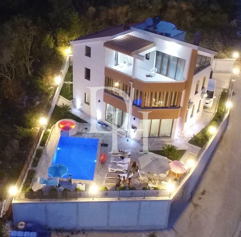Коммерческая / Отель, Черногория, О. Херцег-Нови, Герцег-Нови, 700 000 € фото 1