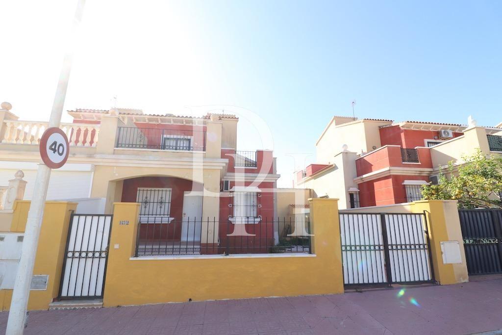 House / Townhouse, Spain, Valencia region, Torrevieja, 235 000 € photo 2