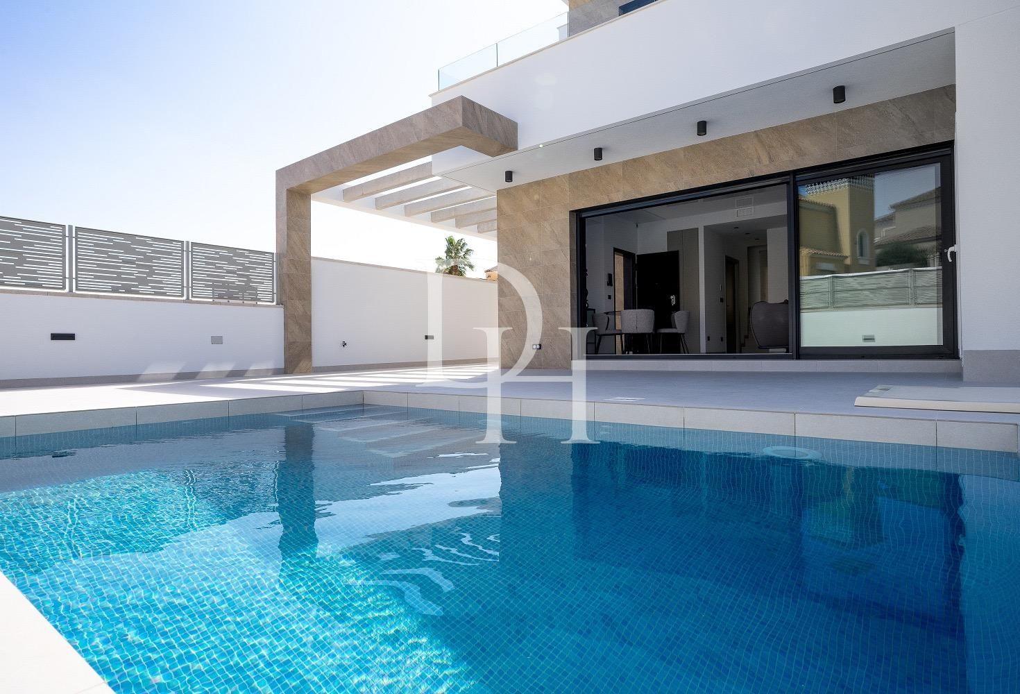 Дом / Таунхаус, Испания, регион Валенсия, Торревьеха, 399 500 € фото 2