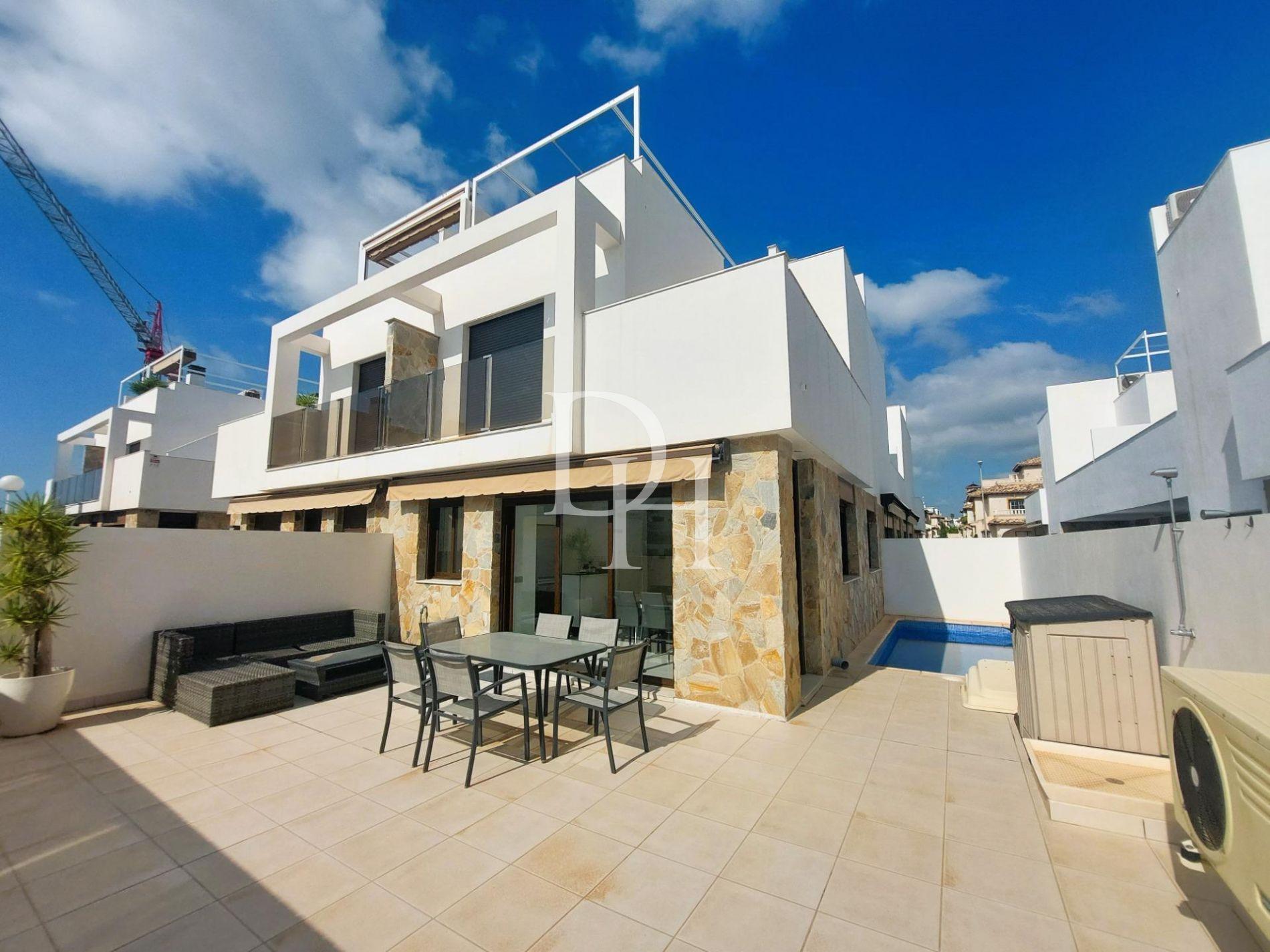 Дом / Таунхаус, Испания, регион Валенсия, Торревьеха, 279 000 € фото 1