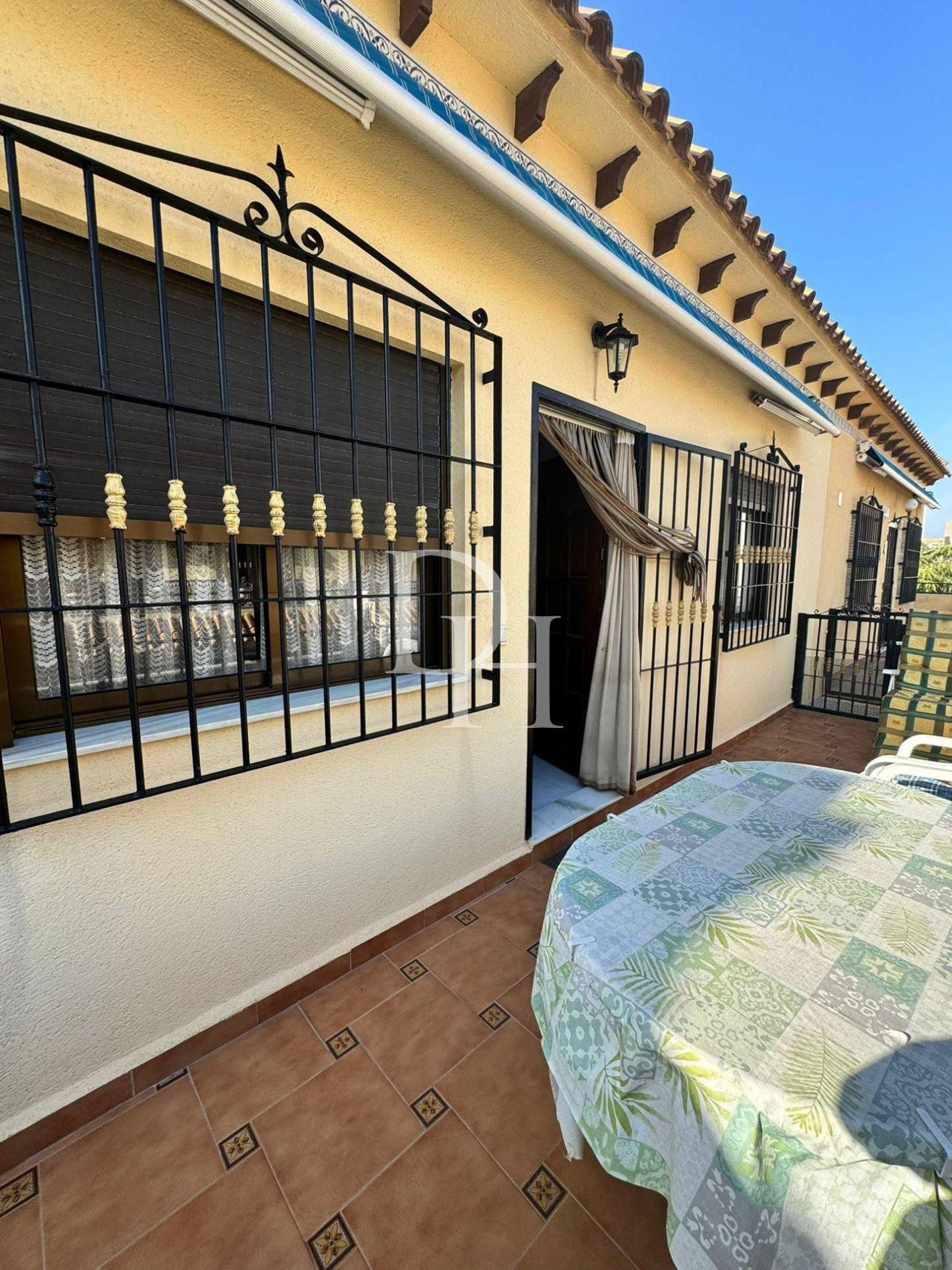 Дом / Таунхаус, Испания, регион Валенсия, Торревьеха, 144 000 € фото 2