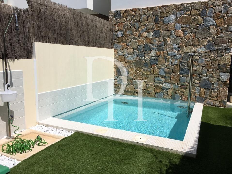 Дом / Таунхаус, Испания, регион Валенсия, Торревьеха, 330 000 € фото 2