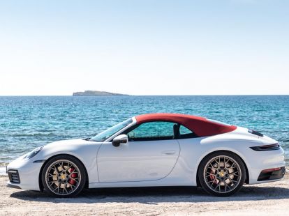 Rent a PORSCHE 911 car (ID:9972)