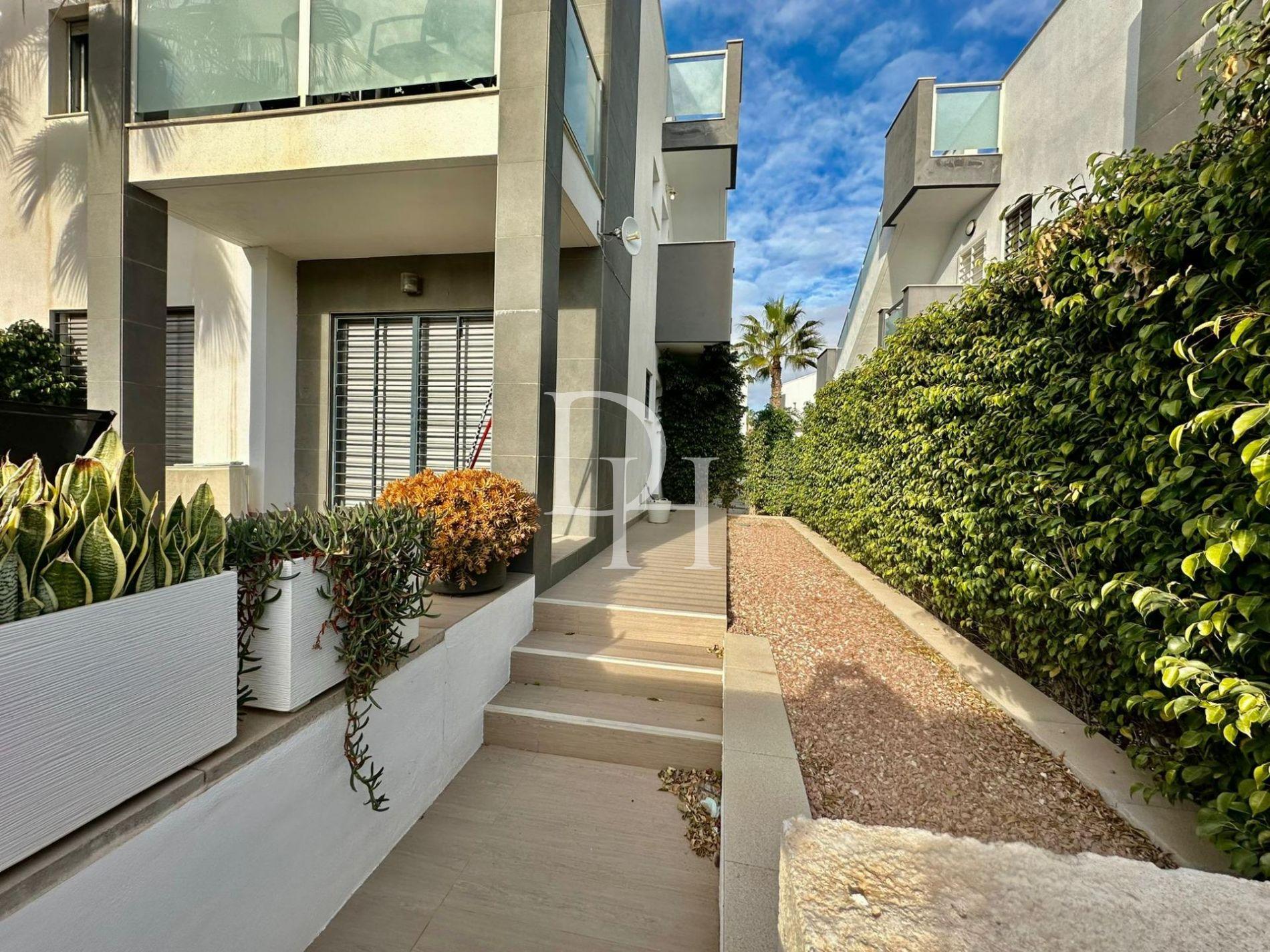 Дом / Таунхаус, Испания, регион Валенсия, Торревьеха, 189 900 € фото 1