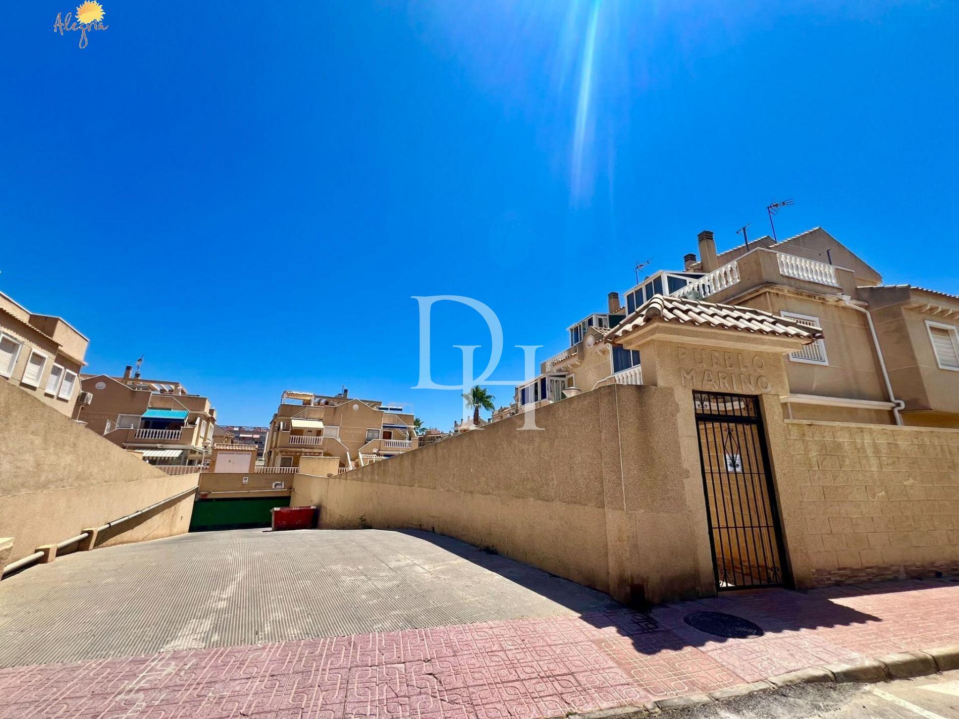 House / Townhouse, Spain, Valencia region, Torrevieja, 179 900 € photo 2