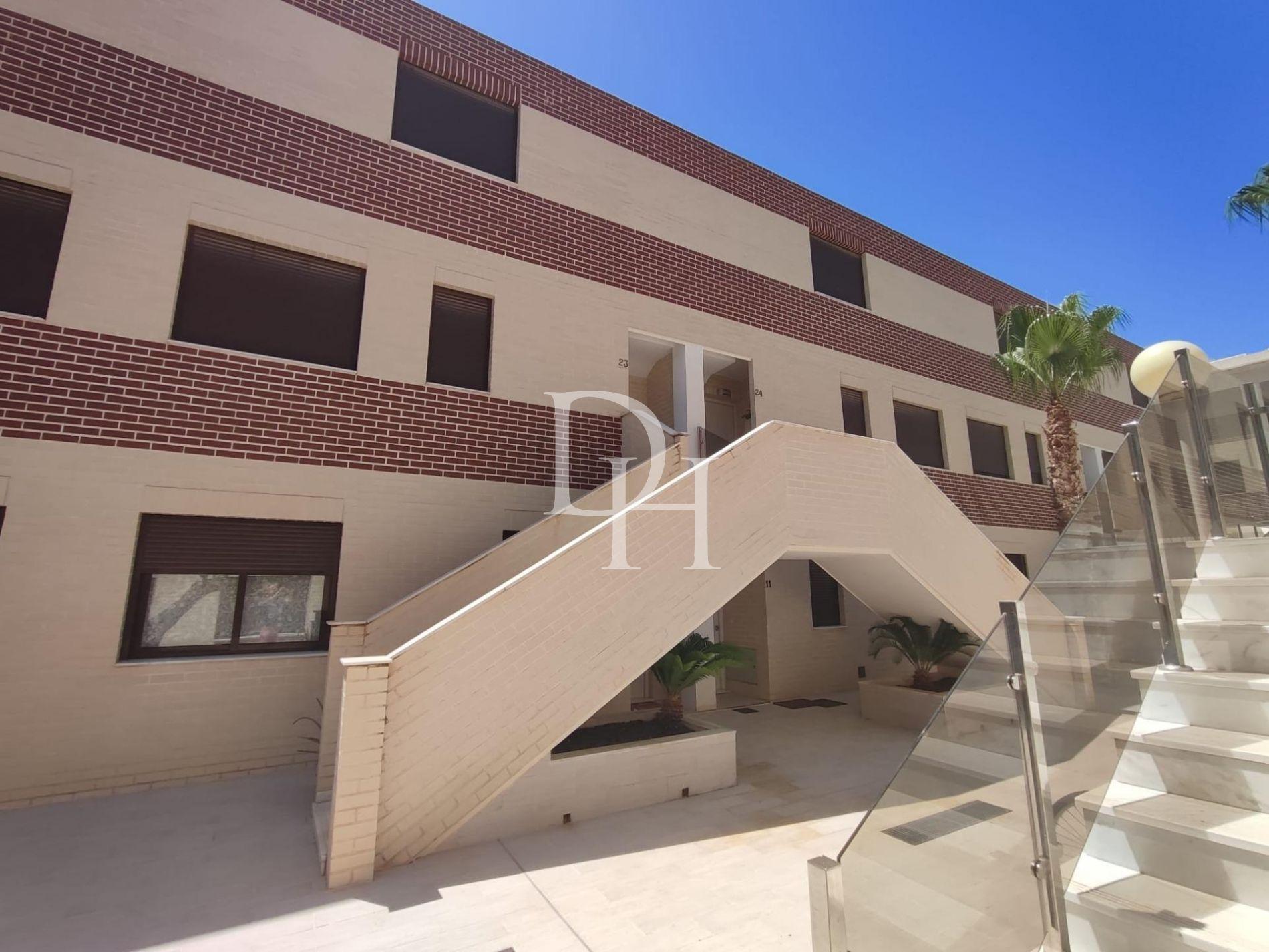 Дом / Таунхаус, Испания, регион Валенсия, Торревьеха, 172 000 € фото 1