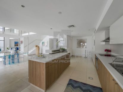 Townhouse in Jumeirah, UAE for 6 550 000Dh (ID:66955)