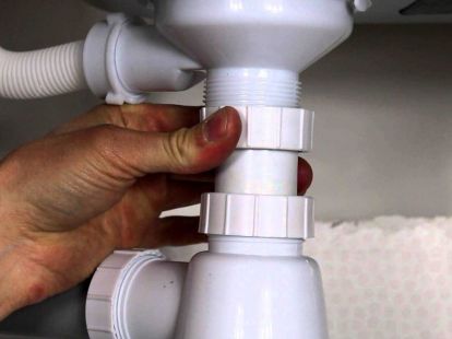 Installing the sink siphon (ID:10311)