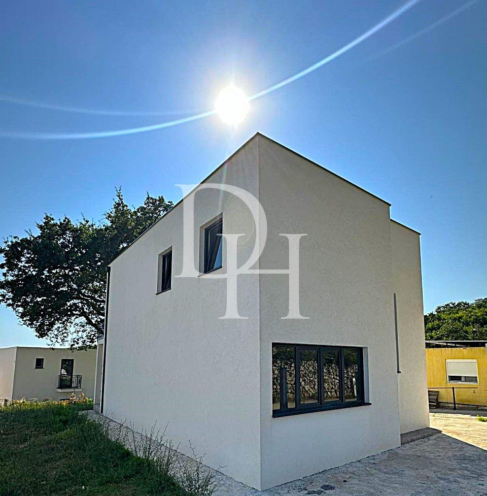 Дом / Коттедж, Черногория, О. Бар, Бар, 230 000 € фото 1