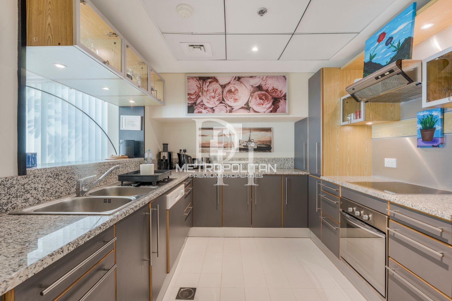 Apartments, UAE, Emirate of Dubai, Dubai Marina, 2 450 000 Dh photo 2