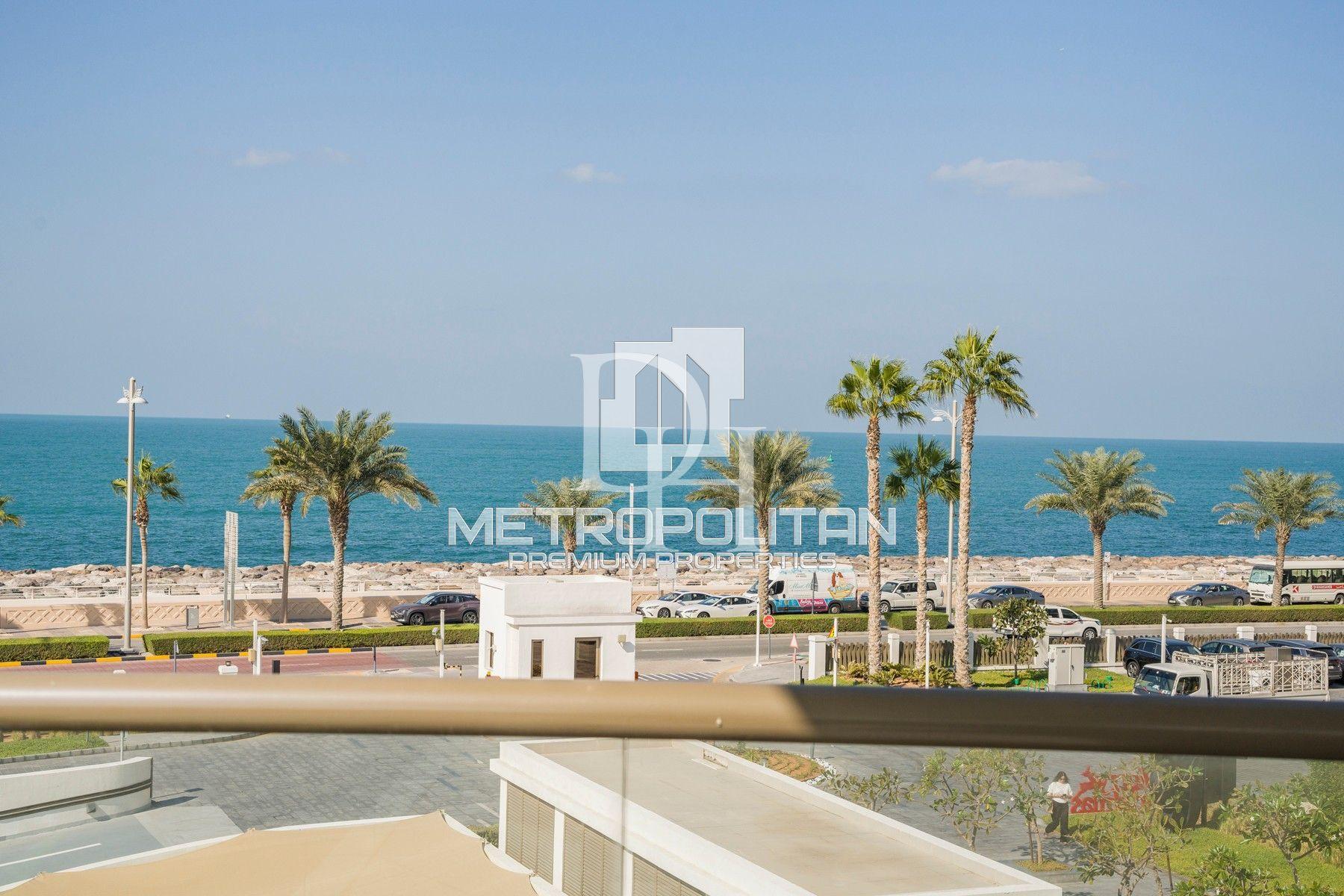 Apartments, UAE, Emirate of Dubai, Palm Jumeirah, 4 250 000 Dh photo 1