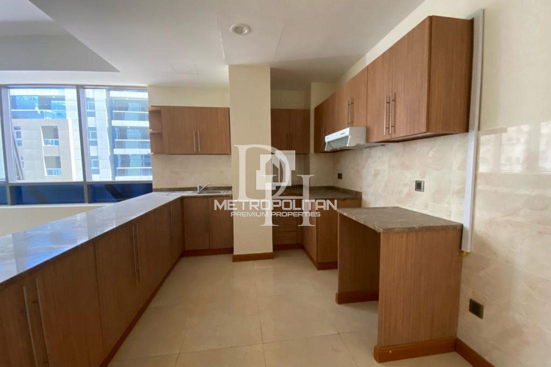 Apartments, UAE, Emirate of Dubai, Dubai, 1 650 000 Dh photo 2