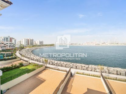 Townhouse in Jumeirah, UAE for 13 000 000Dh (ID:72755)