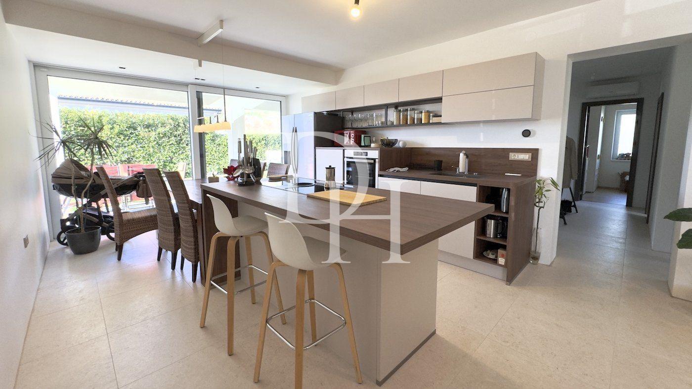 Apartments, Slovenia, Primorska, 435 000 € photo 1
