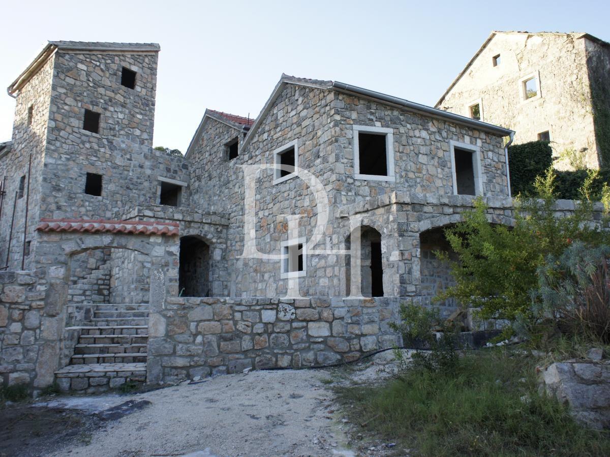 House / Villa, Montenegro, Tivat C., 560 000 € photo 1