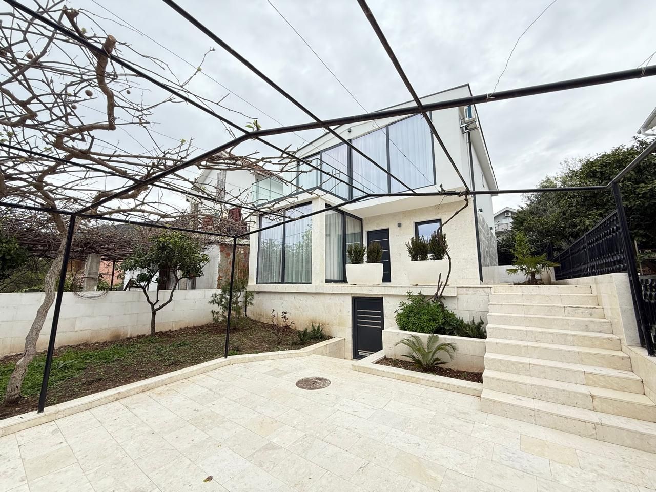 Дом / Вилла, Черногория, О. Бар, Добра вода, 270 000 € фото 1