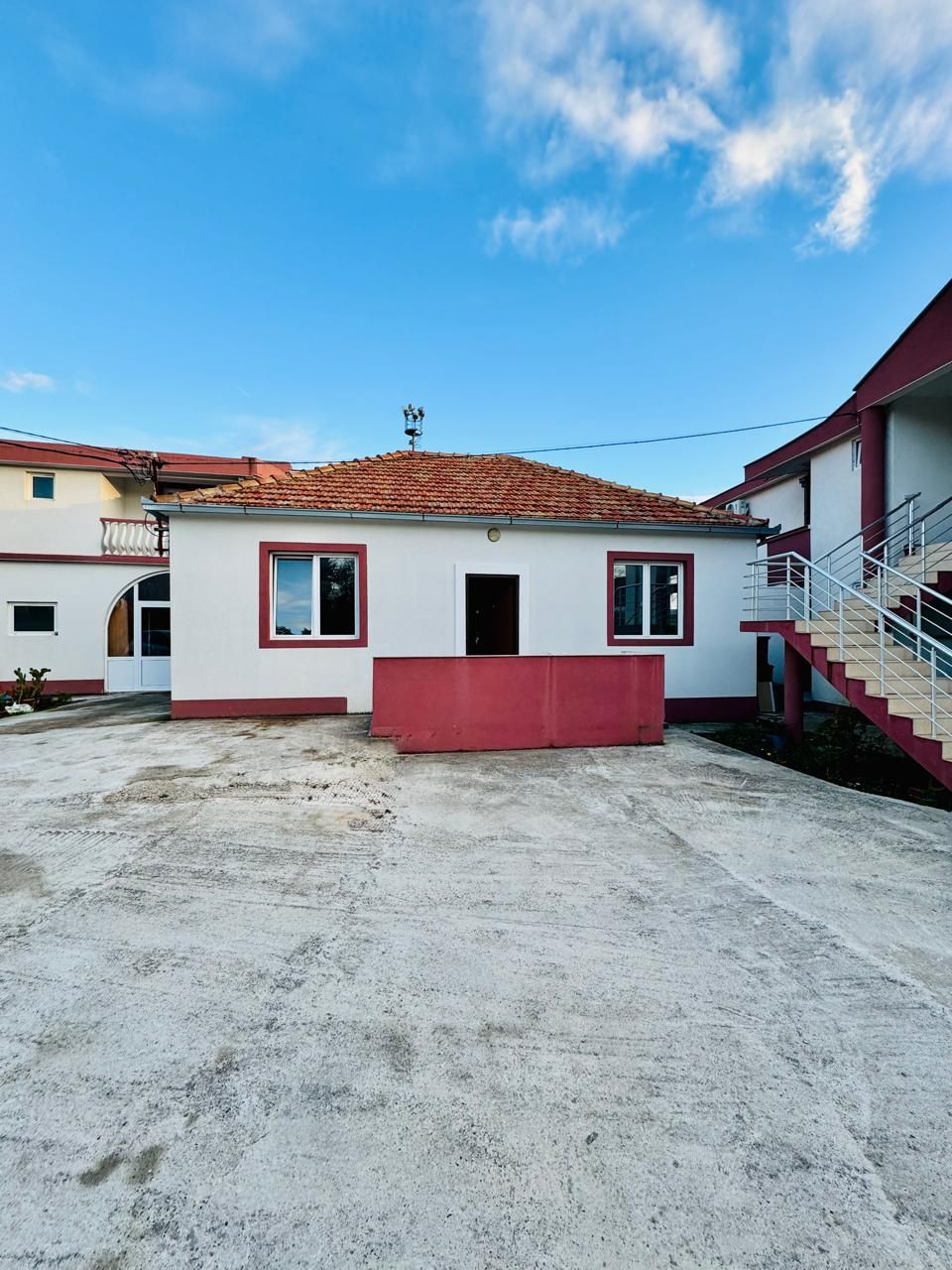 Дом / Коттедж, Черногория, О. Бар, Бар, 110 000 € фото 1