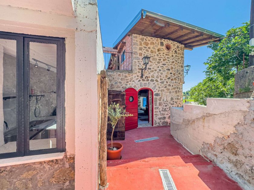 Дом / Коттедж, Черногория, О. Бар, Добра вода, 250 000 € фото 5