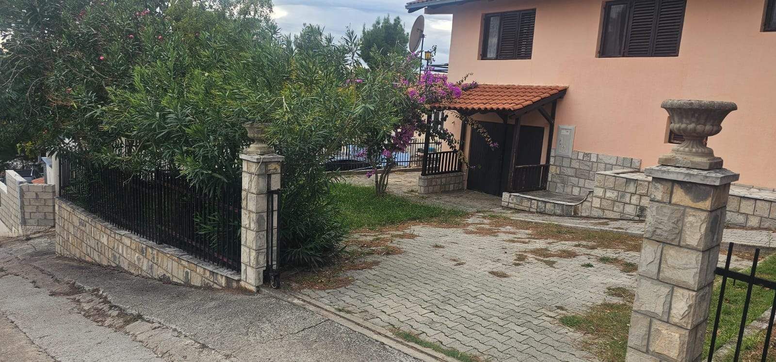 Вилла в Баре, Черногория, 130м2 - стоимость 180&nbsp;000€ - Ref: 80864 фото 1