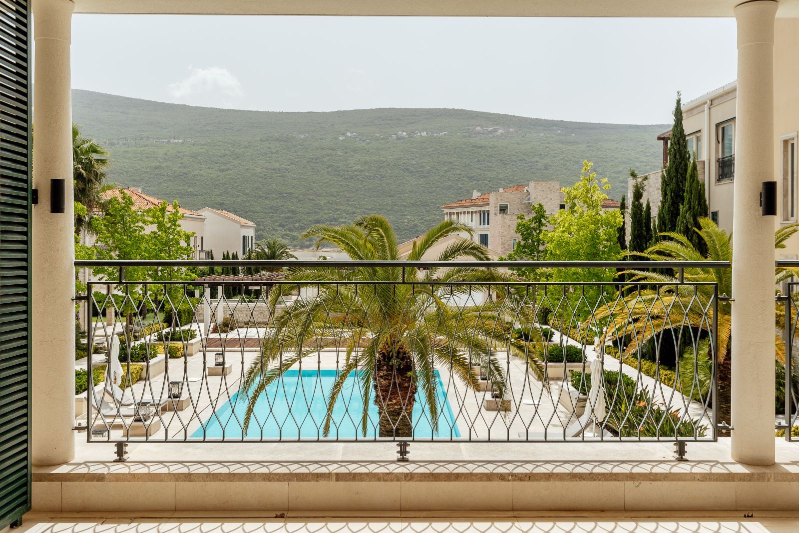 Апартаменты в Герцег-Нови, Черногория, 171м2 - стоимость 1&nbsp;385&nbsp;000€ - Ref: 80929 фото 1