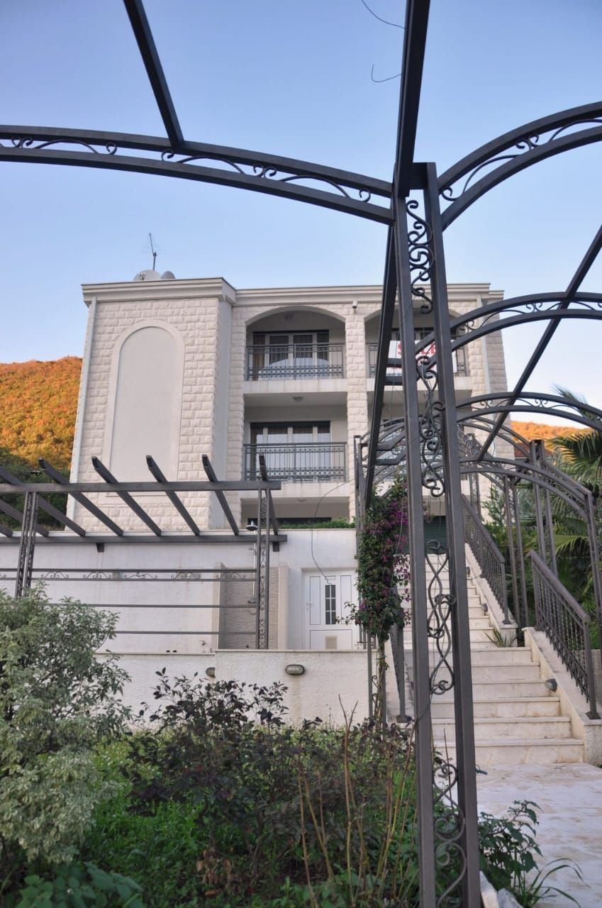 Вилла в Дженовичах, Черногория, 300м2 - стоимость 790&nbsp;000€ - Ref: 81593 фото 1