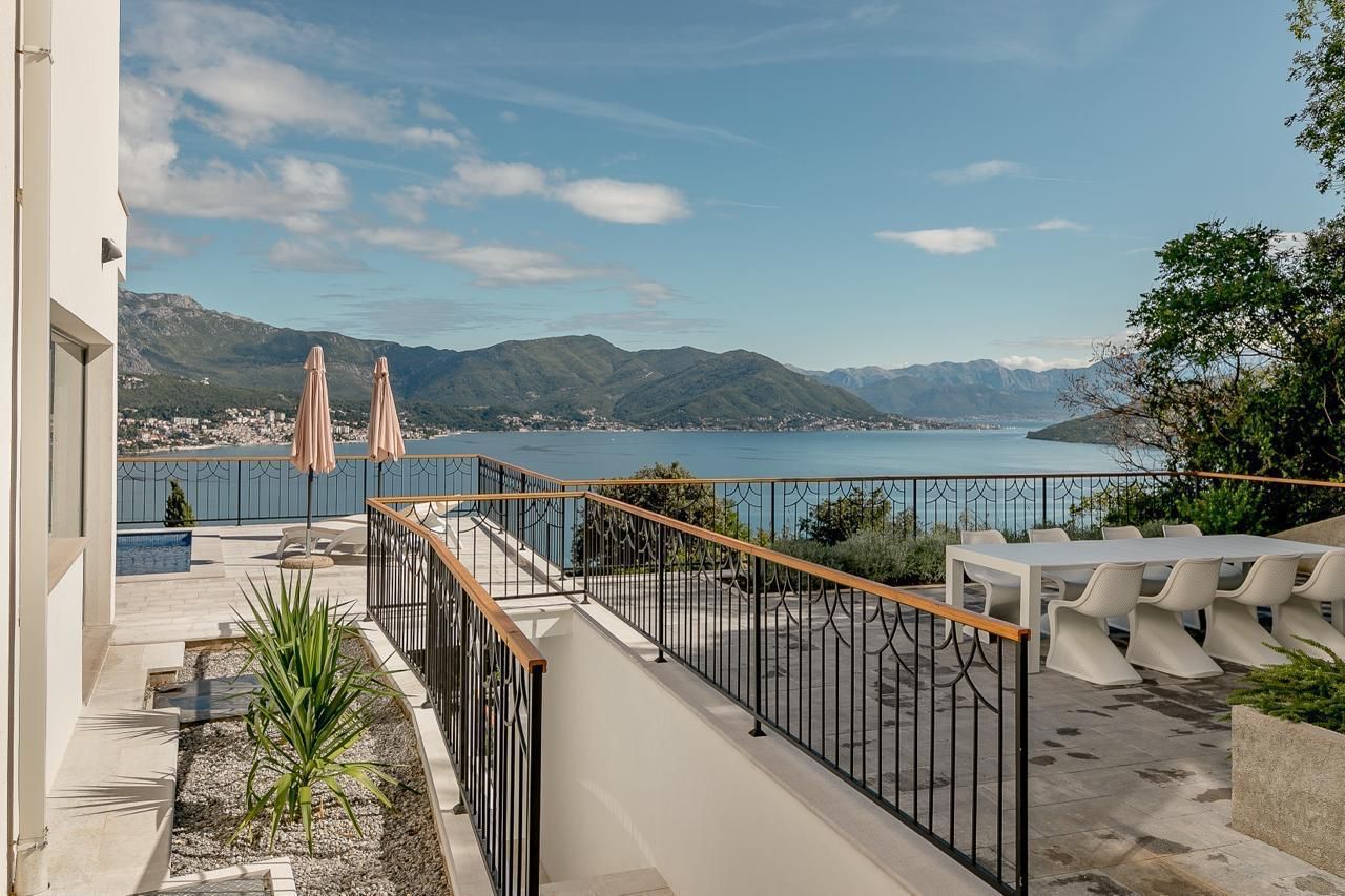 Вилла в Герцег-Нови, Черногория, 236м2 - стоимость 850&nbsp;000€ - Ref: 81595 фото 1