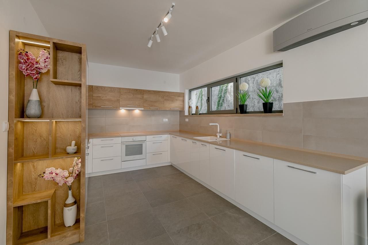 Вилла в Герцег-Нови, Черногория, 236м2 - стоимость 850&nbsp;000€ - Ref: 81595 фото 7