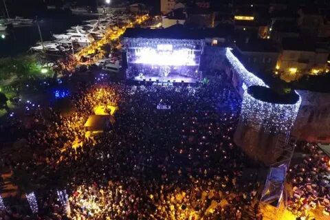 Афиша Новый год в Черногори в 2019 фото 3