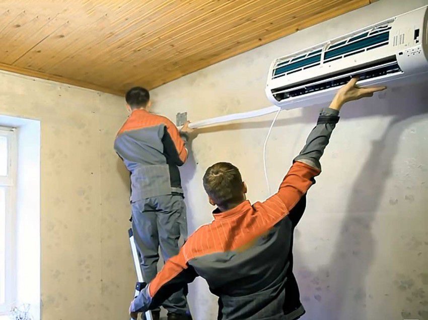 Die Installation der Klimaanlage in der Wohnung mit der fertigen Reparatur - Ref: 1 foto 1