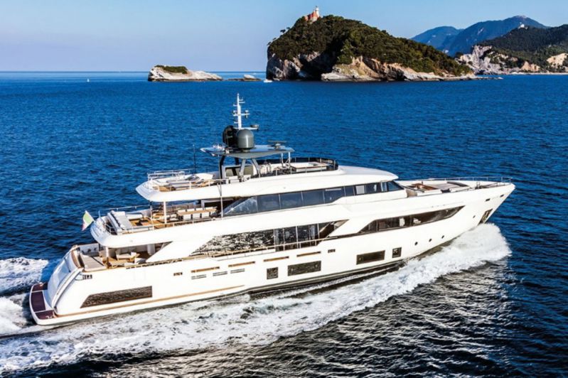 Продажа яхты Custom Line Navetta 37 в Европе в Аликанте - 13900000€ - Ref: 155 фото 1